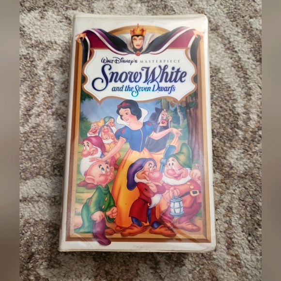 Snow White and the Seven Dwarfs VHS - Picture 1 of 5